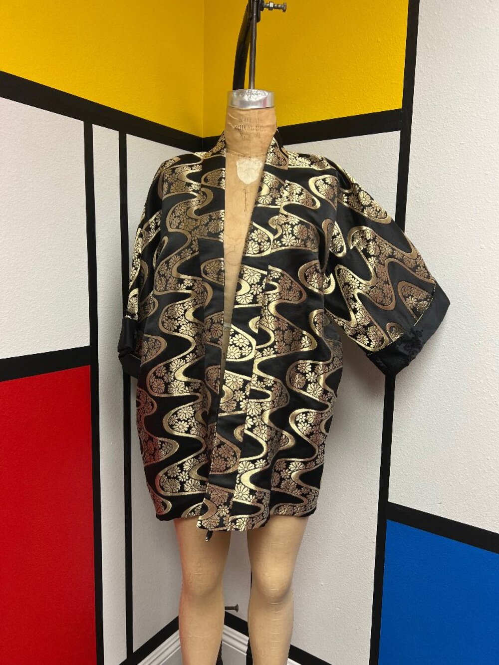 EUC Asian Japanese Brocade Reversible Gold and Black Kimono Jacket Large XLarge